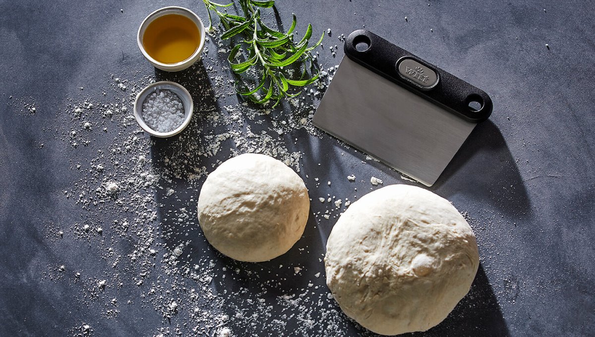 Pizza dough spatula: The Essential Accessory for Homemade Pizzeria